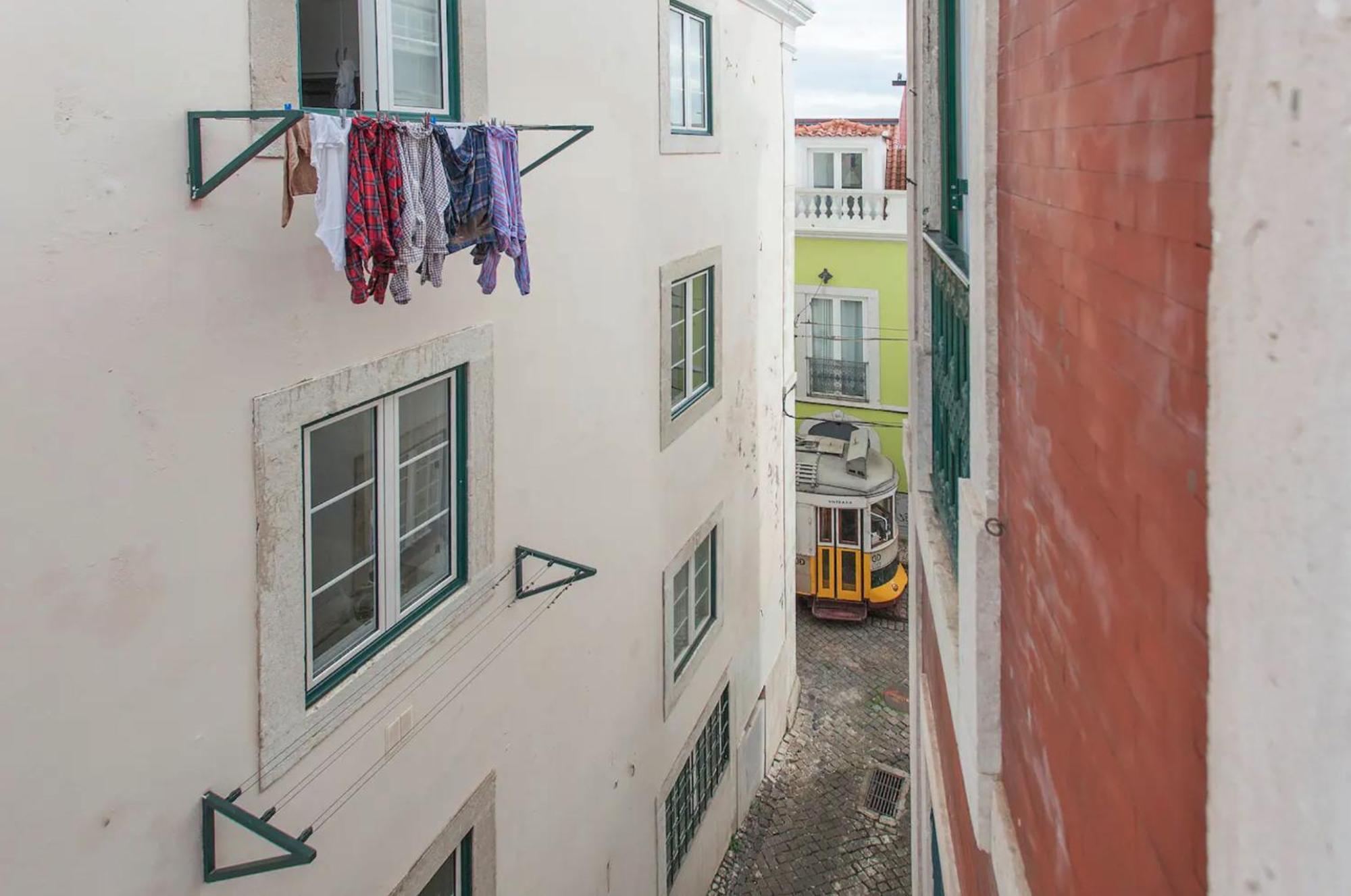 Whome Historical 2-bed Alfama Charm Appartement